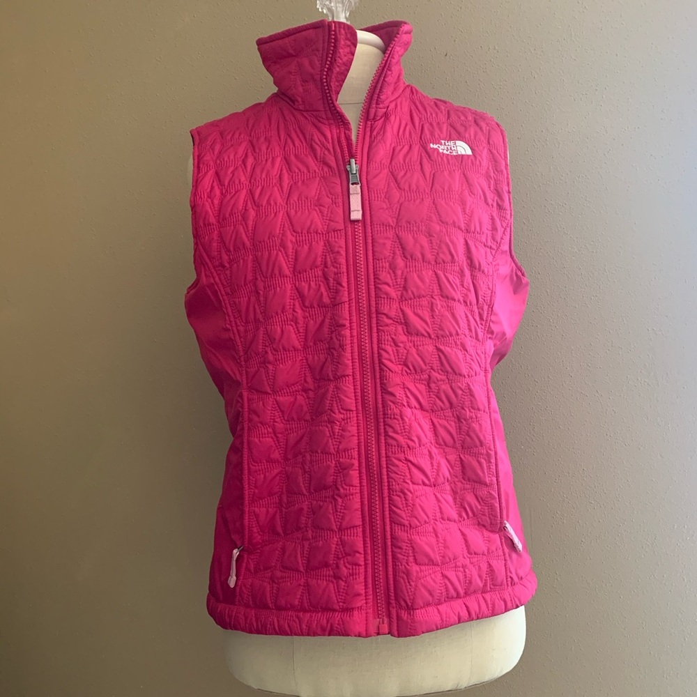 Women's hot pink North face vest, size medium.